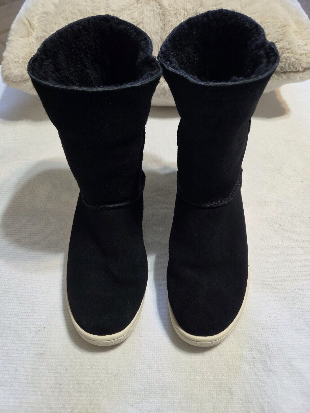 UGG Women's Black Suede Mid-Calf Boot with Cream Rubber Sole. Sz 8 - Picture 4 of 12
